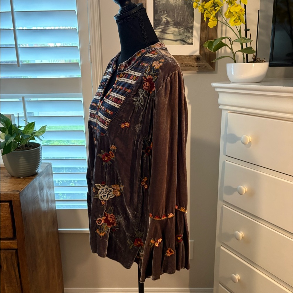 Johnny Was NWT Sisilia Velvet Flare Sleeve Blouse - Pewter, L - Picture 4 of 10